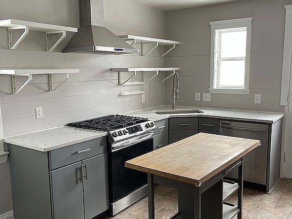 4th image of 1469 W 116th St