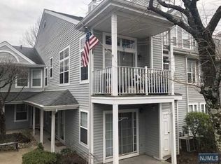 1325 Oxford St, Mahwah, NJ 07430