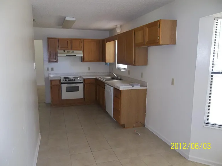 100 Creekwood Cir — Photo 8