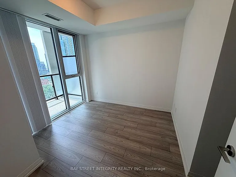 400 King St W #1912 — Photo 9