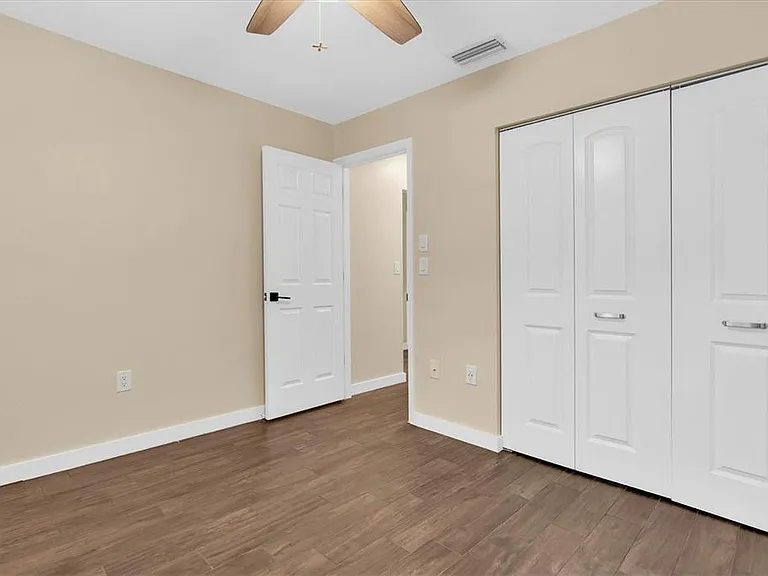 3203 Charter Club Dr #B — Photo 28