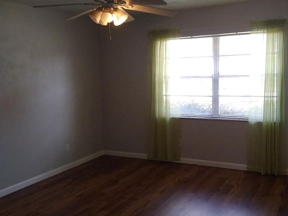 12 x 15 Living room