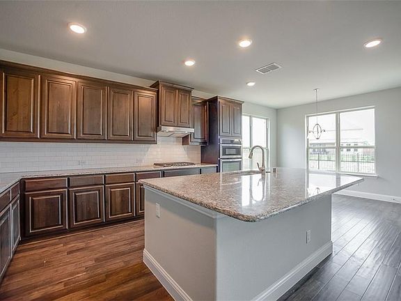 4th image of 140 Darian Dr