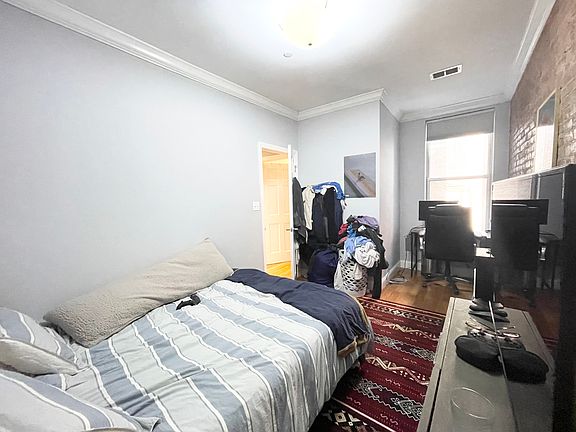 5th image of 27 E 7th St APT 2R