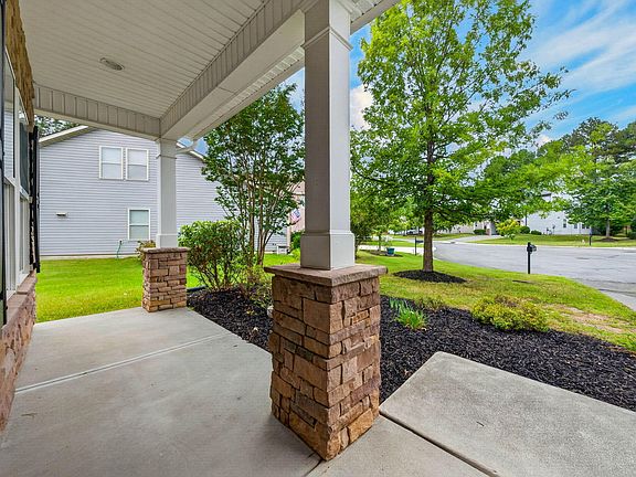 3rd image of 10 Crawford Ct
