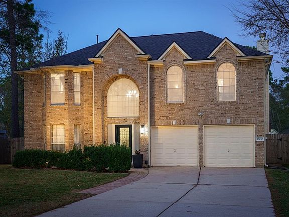 Spacious driveway - home sits between two streetlights as well!