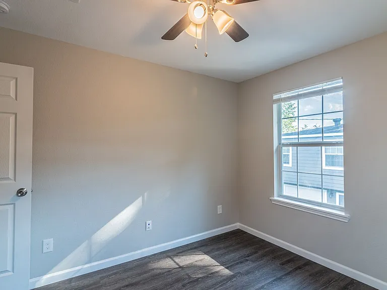 3102 Wentworth St #4 — Photo 13