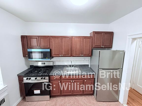 3rd image of 325 Union St APT A2
