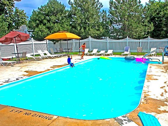 2nd image of 111 W Lakeshore Dr #8C