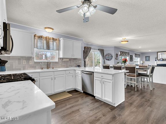 4th image of 93 W Shenendoah Road