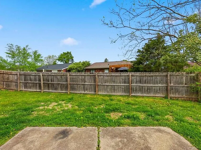 1409 Gatlinburg Ct — Photo 17