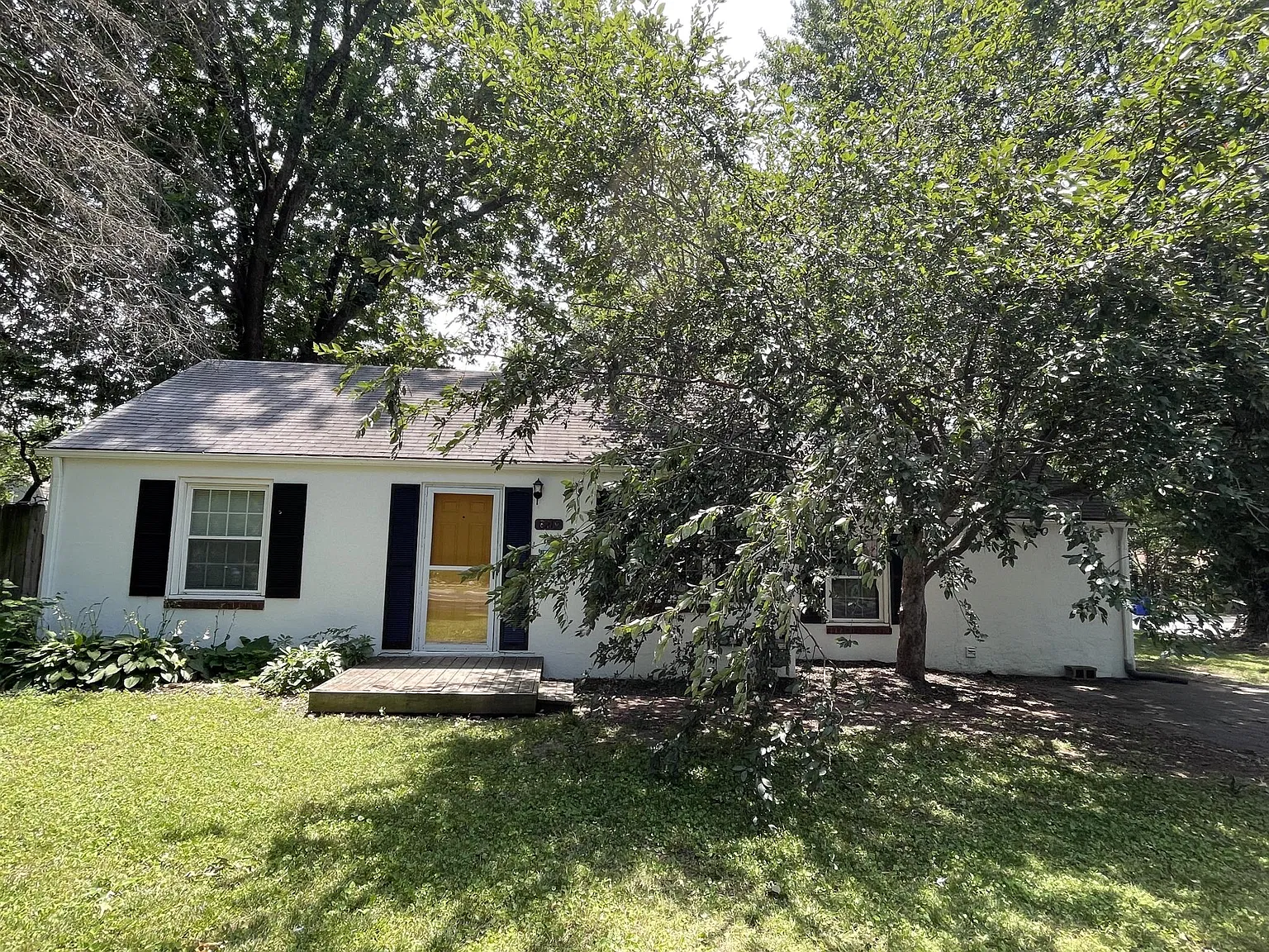3 bed, 1067 sqft, $1,950 — Photo 1