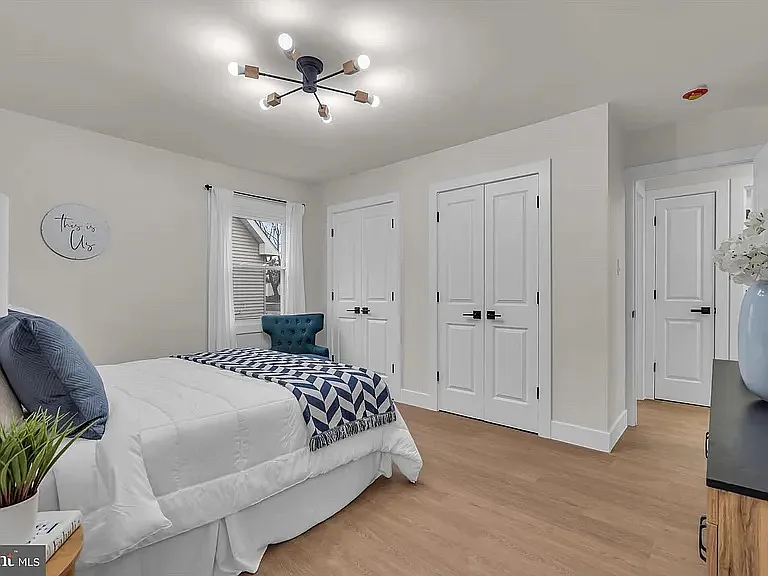 142 Eastbrook Ln — Photo 8