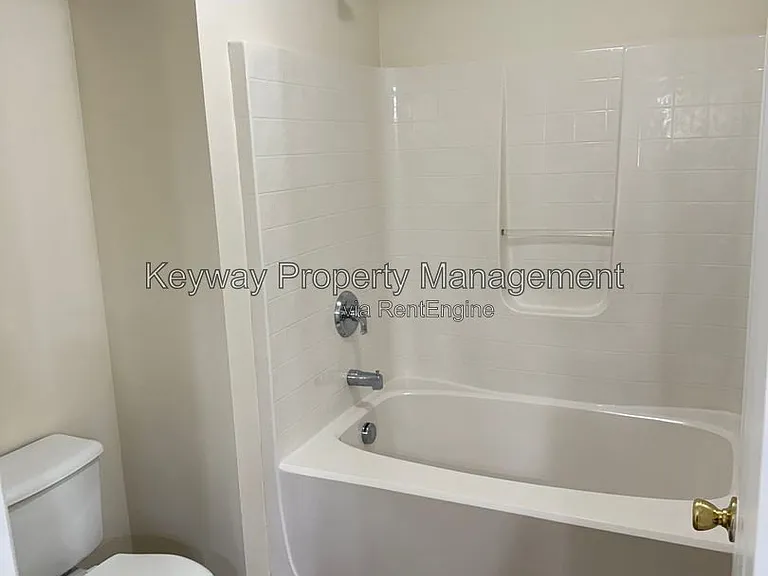 615 Goodale Ln — Photo 13