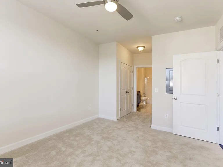13740 Endeavour Dr #403 — Photo 16