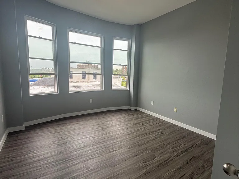 98 Clinton Ave #B402 — Photo 5