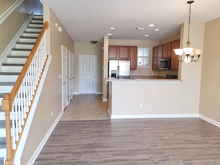 2352 Sunset Bluff Dr — Photo 6
