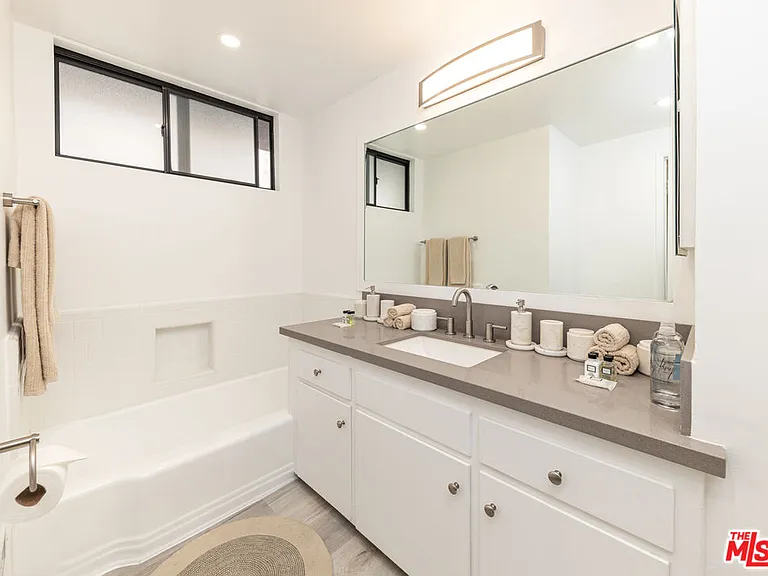 8911 Cynthia St #7 — Photo 13