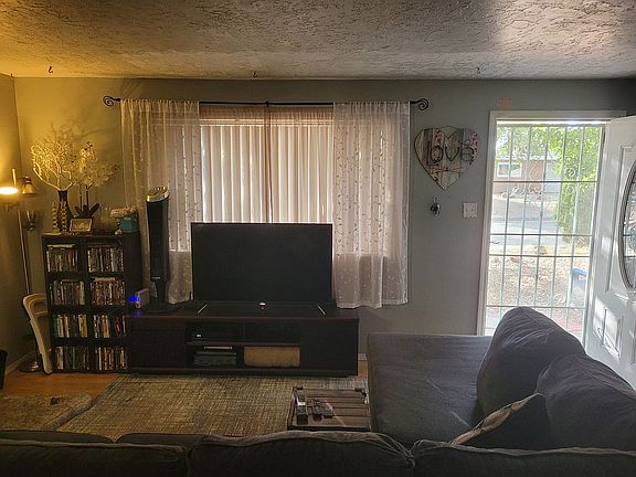4th image of 2416 Dorothy St NE