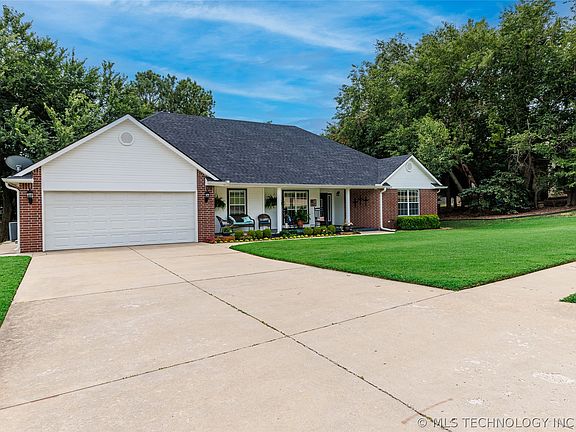 4th image of 2705 Highwood Dr