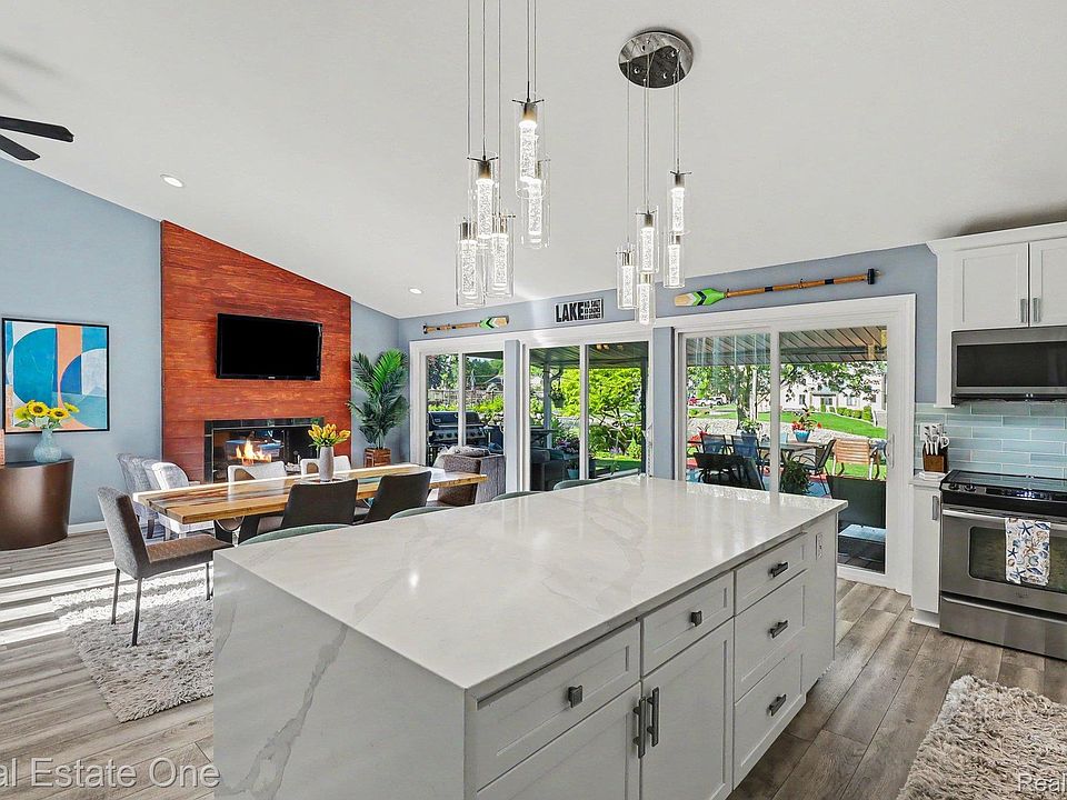 310 Pine Tree Rd, photo 12