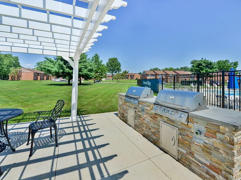 Sherwood Village Apartment Homes — Photo 12