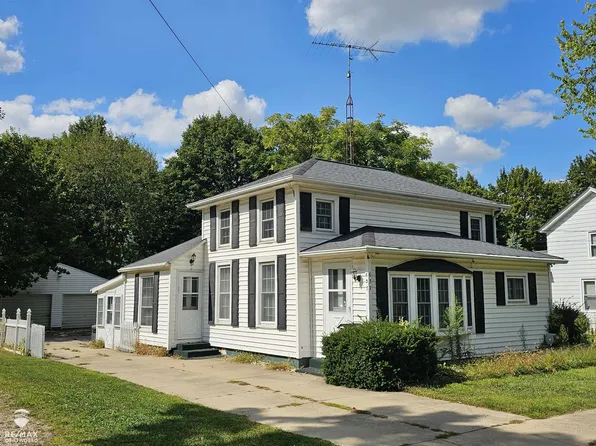 637 N Saginaw St, Owosso, MI 48867