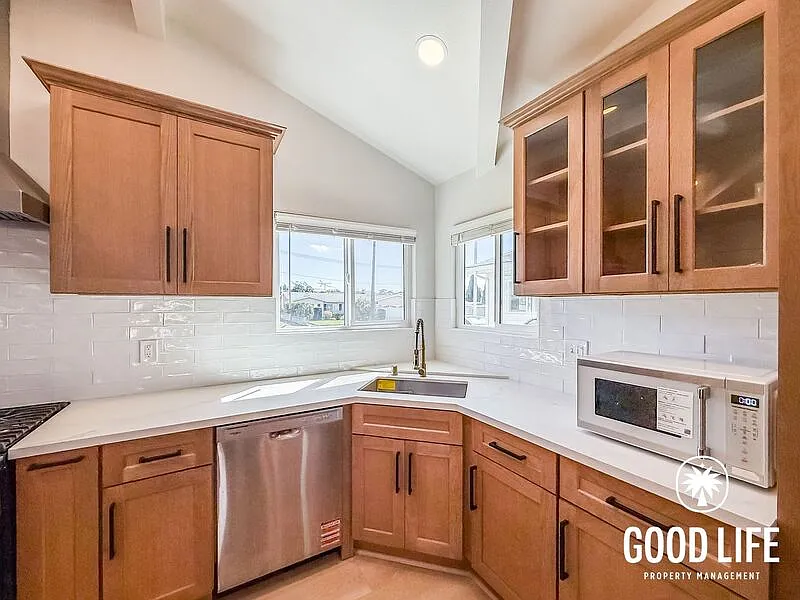 4 bed, 2.0 bath, 1272 sqft, $4,450 — Photo 3