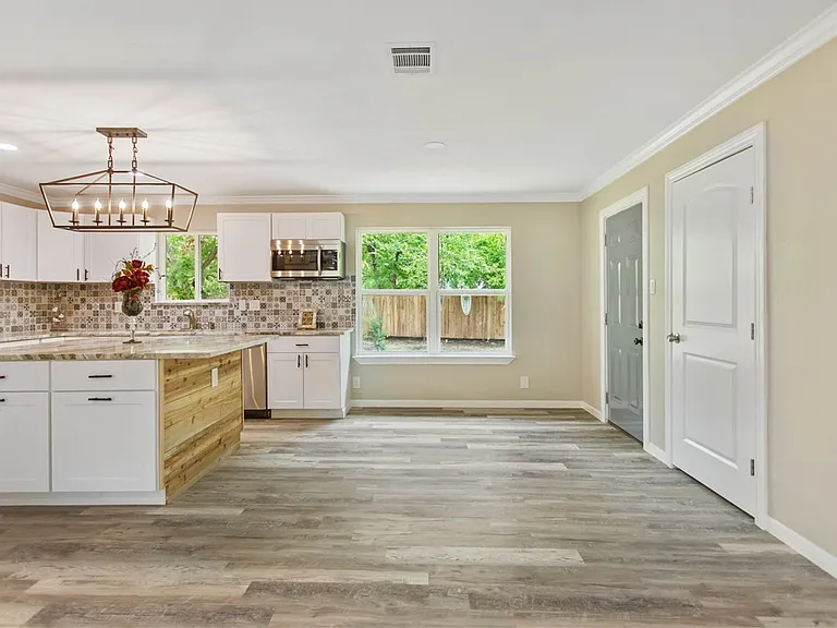 904 Westview Cir — Photo 8