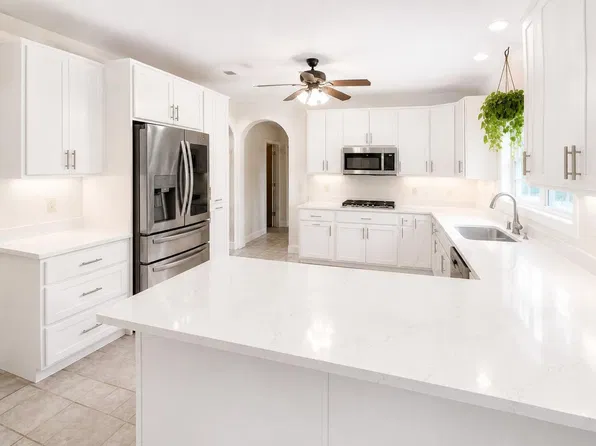 147 Dover Ln, Freeport, FL 32439