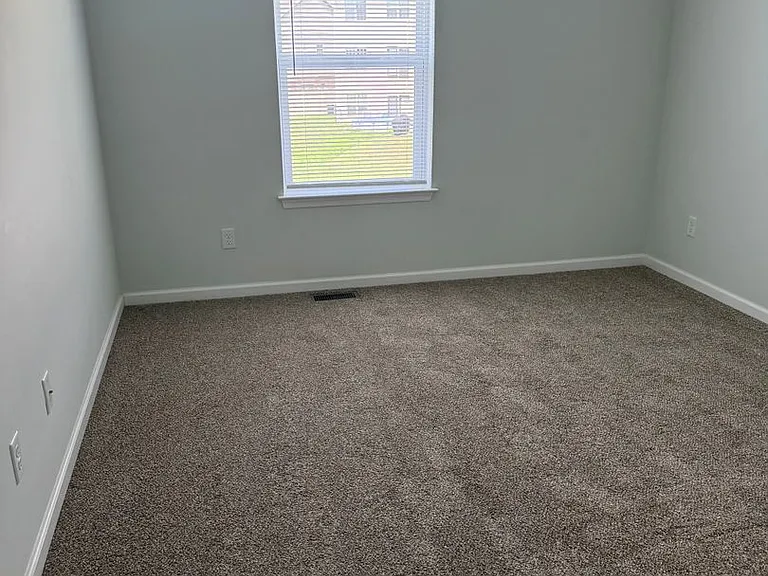 138 Delano Dr — Photo 28