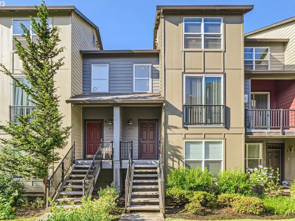 1990 NW Cadbury Ave APT 203, Beaverton, OR 97006