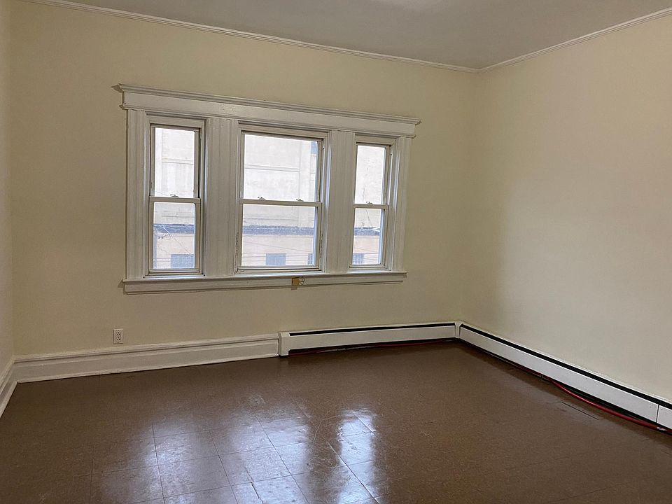 1st image of 136 N 12th St Floor 3