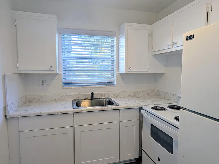 353 Sheffield St E #O — Photo 3