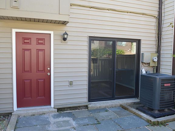 3rd image of 9852 Brookridge Ct