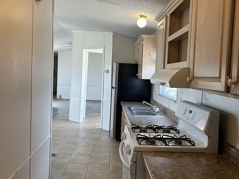 510 Gaston St N — Photo 3