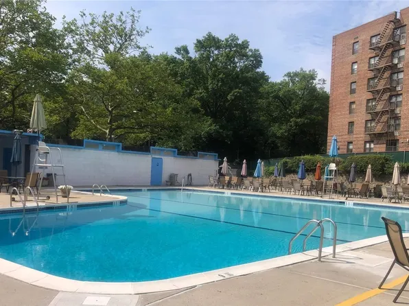80-35 Springfield Blvd #6D, Oakland Gardens, NY 11364