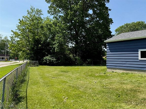 5th image of 78 Fairview Ave
