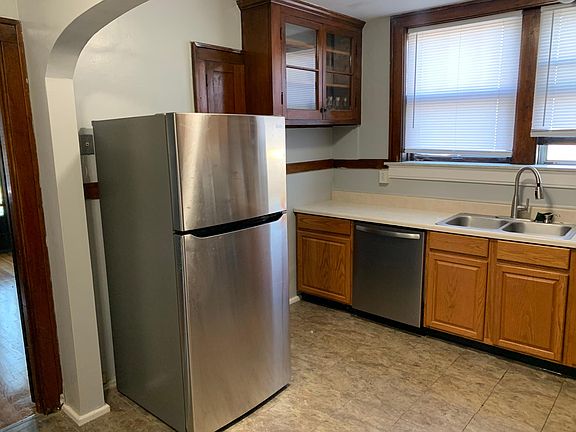 3rd image of 4956 Parker Ave #2E