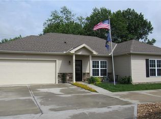 858 NE 65th Ter, Gladstone, MO 64118