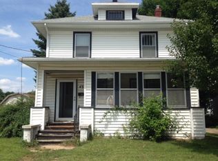 432 W Douglas St, Freeport, IL 61032
