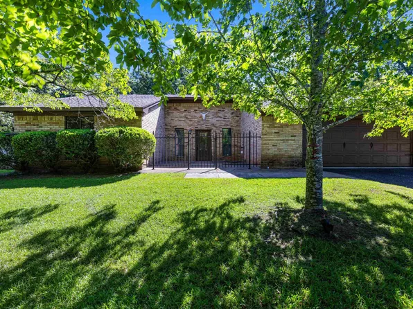 6339 Lakewood Dr, Gilmer, TX 75645