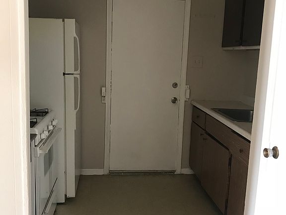 4th image of 221 N Merton St
