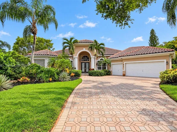 911 Forest Glen Ln, Wellington, FL 33414