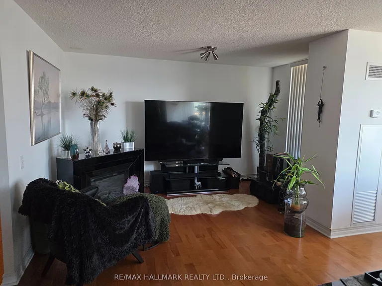 9017 Leslie St #611 — Photo 7