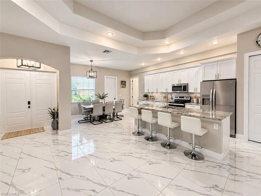 4 bed, 2.0 bath, 2133 sqft, $2,500 — Photo 4