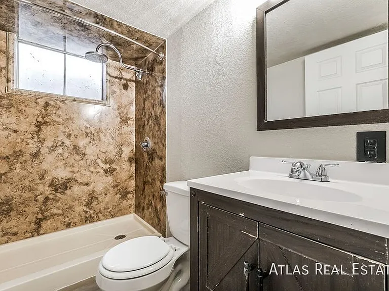 2252 S Memphis St — Photo 13