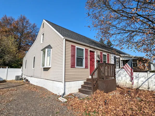15 Moores Ct, Quakertown, PA 18951