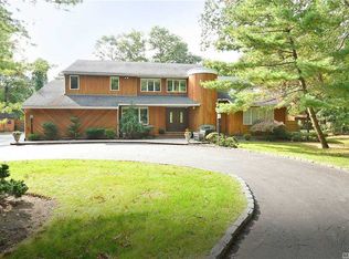 155 Beverly Rd, South Huntington, NY 11746