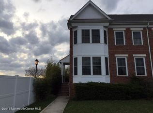 1113 Lake Dr, Robbinsville, NJ 08691